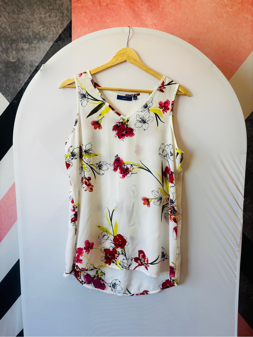 Apt. 9 White Floral V-Neck Sleeveless Camisole with Red and Yellow Accents